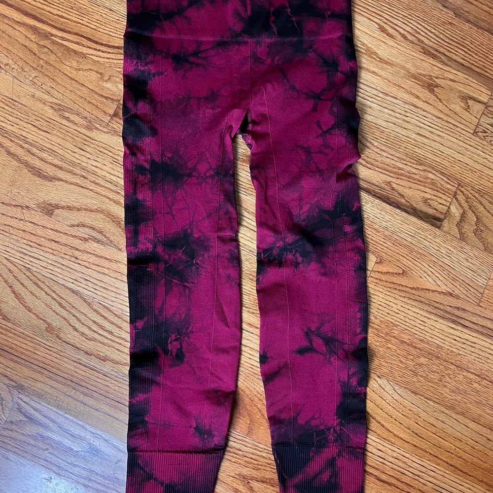Lululemon Athletica Tie-Dye Leggings - Magenta